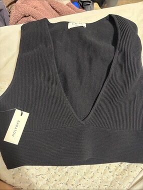 Babaton Black Ribbed V-Neck Sleeveless Knit Top
